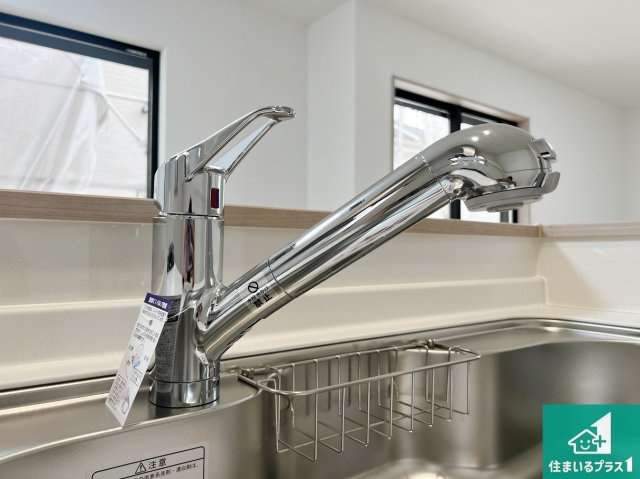 八尾市堤町　新築一戸建ての設備|浄水器を内蔵！炊飯時、お茶を作る時に安心してお水を使えます！お湯と冷水、浄水と原水、シャワーの切替えもワンタッチです！