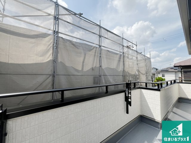 八尾市堤町　新築一戸建てのバルコニー|ワイドバルコニーは洗濯物を干すスペースが広いのでご家族が多くても安心！