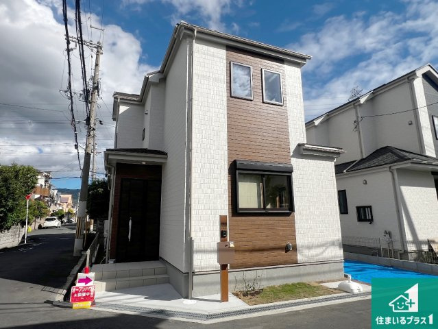 八尾市堤町　新築一戸建ての外観|周辺は落ち着いた街並みの住宅地！子育てがしやすい住環境です！気になることがありましたら、お気軽にお問い合わせください！