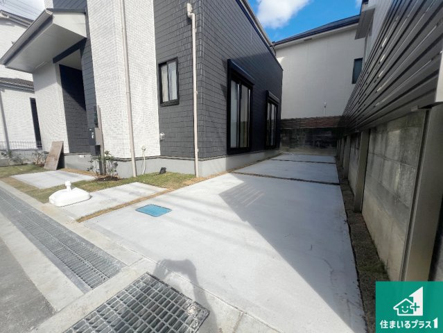 八尾市堤町　新築一戸建ての駐車場|駐車スペース！散水栓があるので、こまめに愛車を洗えます！
