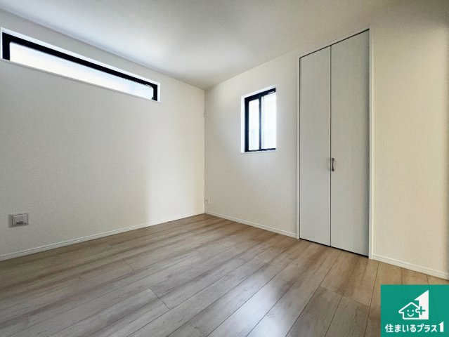 八尾市堤町　新築一戸建ての洋室|シンプルな洋室は、自分好みのインテリアが楽しめます♪ご家族とインテリアや家具を選びに行くのは新築購入時の醍醐味の一つです。ぜひお楽しみください♪