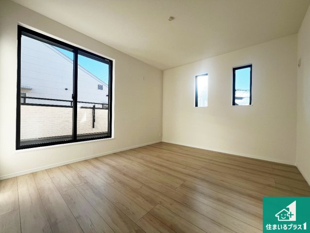 八尾市堤町　新築一戸建ての洋室|シンプルな洋室は、自分好みのインテリアが楽しめます♪ご家族とインテリアや家具を選びに行くのは新築購入時の醍醐味の一つです。ぜひお楽しみください♪