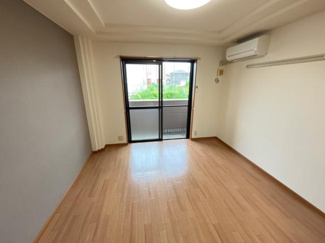 【居間・リビング】 | シャルマン・中島 | 家具配置もしやすい洋室