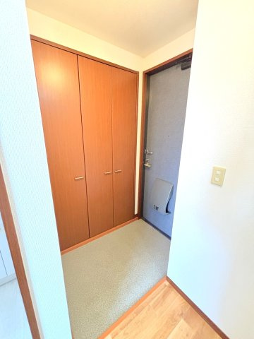 ラ・メゾン・モンテーニュの玄関