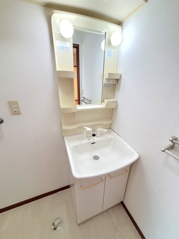 ラ・メゾン・モンテーニュの独立洗面台