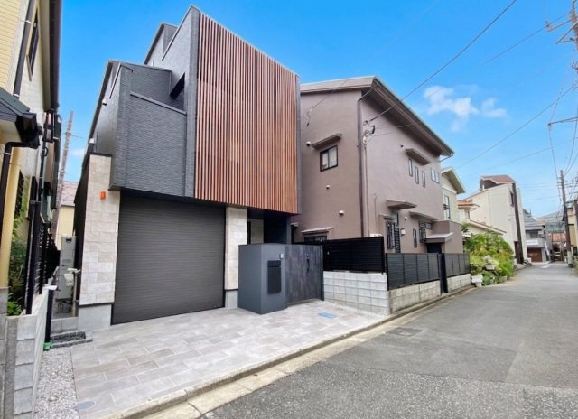 練馬区北町7丁目 限定1棟の前面道路含む現地写真|北側5ｍ公道側より
両面道路に面した光と風を享受する心地よい立地に誕生しました