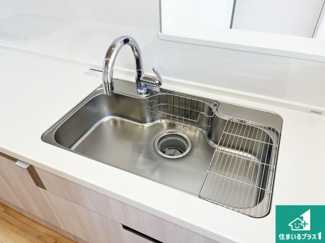 神戸市垂水区塩屋北町　新築一戸建ての設備|蛇口の先端に浄水器を内蔵しています！原水と浄水、お湯と冷水、シャワーの切替えがワンタッチなので用途によって使い分けられます。