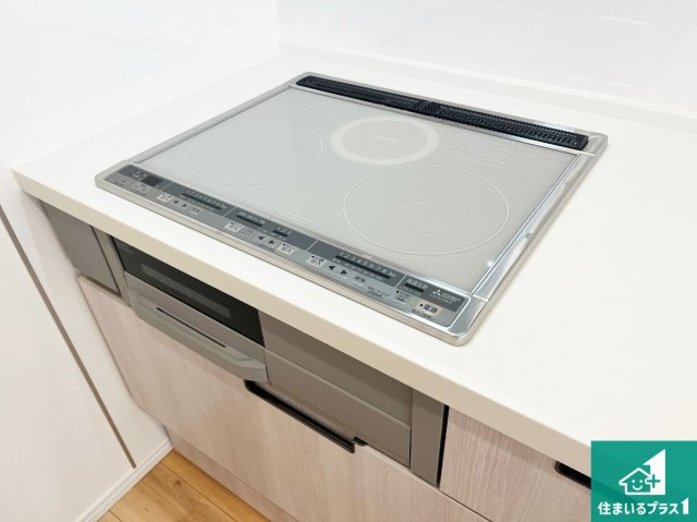神戸市垂水区塩屋北町　新築一戸建ての設備|火を使わないので、安心なＩＨコンロ！でこぼこが無い構造なので、掃除もしやすく清潔に保てます！