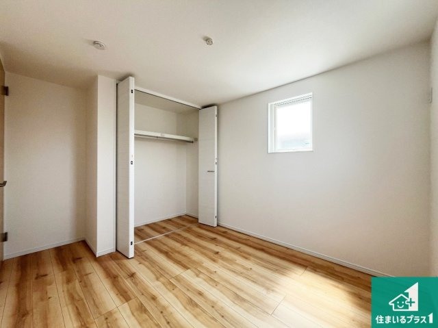 神戸市垂水区塩屋北町　新築一戸建ての洋室|収納スペースが充実しているので子供の成長に合わせてたくさん収納ができます！家族構成に合わせた様々な活用ができる収納！