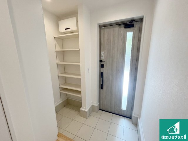 神戸市垂水区塩屋北町　新築一戸建ての玄関|シューズボックスにはたくさんの靴が収納できるので玄関周りはいつもスッキリ！ご家族が増えても安心！