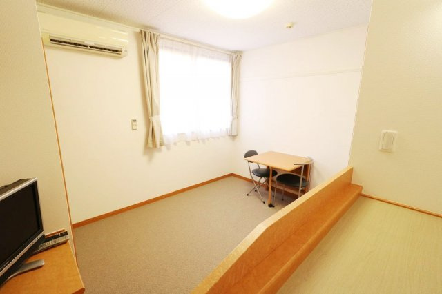 レオパレスメープル北神の居間・リビング|ゆったり過ごせるリビングです