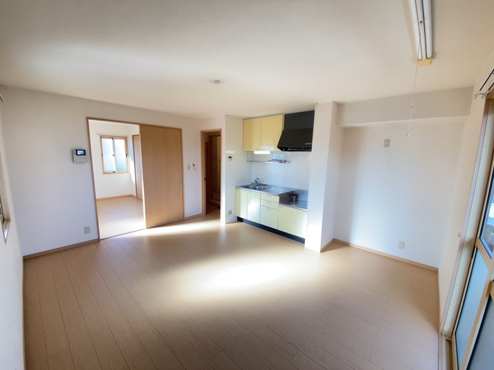 熊本市南区島町２丁目のアパートの居間・リビング