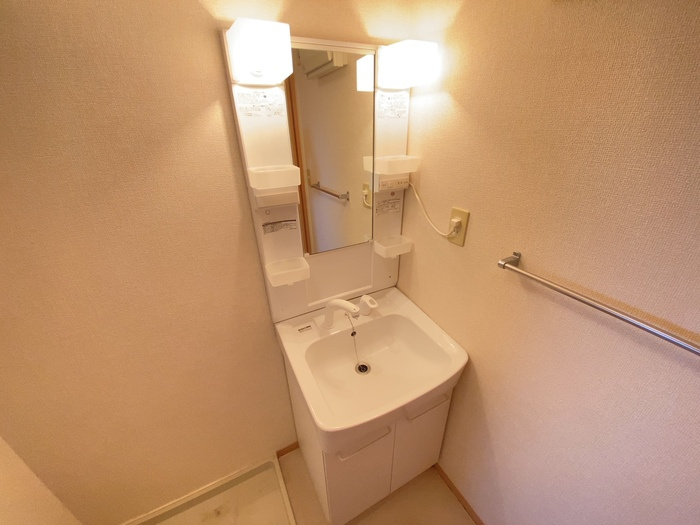 熊本市南区島町２丁目のアパートの独立洗面台