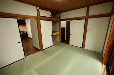 【内装】 | 毛呂山町中央 売アパート | １階和室