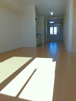 【居間・リビング】 | チェリーブロッサムⅠ | ゆったり過ごせる居間です