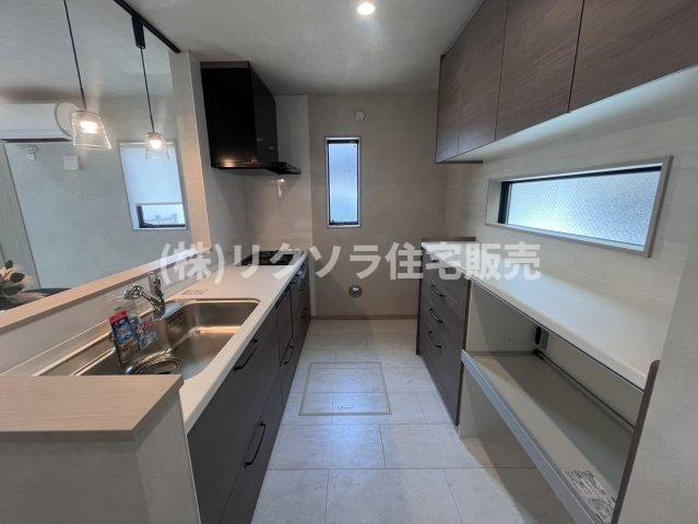 大峰元町２丁目　未入居一戸建てのキッチン|LDK20.75帖
■物件内覧・資金計画相談・住宅ローン相談、リフォーム相談、お問合せ受付中■
※当日・翌日のご内覧、ご相談はお電話でのお問合せがスムーズです！
