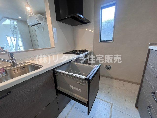 大峰元町２丁目　未入居一戸建てのキッチン|食器洗い乾燥機付き
■物件内覧・資金計画相談・住宅ローン相談、リフォーム相談、お問合せ受付中■
※当日・翌日のご内覧、ご相談はお電話でのお問合せがスムーズです！