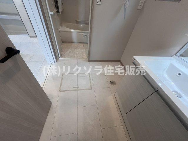 大峰元町２丁目　未入居一戸建ての脱衣所|床下収納付き
■物件内覧・資金計画相談・住宅ローン相談、リフォーム相談、お問合せ受付中■
※当日・翌日のご内覧、ご相談はお電話でのお問合せがスムーズです！