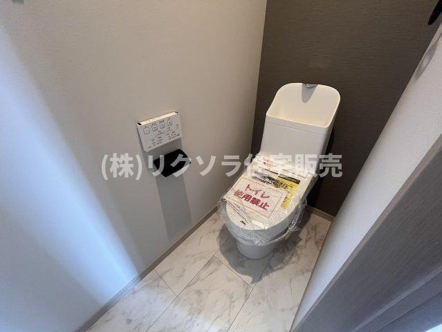 大峰元町２丁目　未入居一戸建てのトイレ|1階　温水洗浄便座付き
■物件内覧・資金計画相談・住宅ローン相談、リフォーム相談、お問合せ受付中■
※当日・翌日のご内覧、ご相談はお電話でのお問合せがスムーズです！