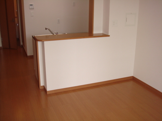 パークヒルズＭＫＳの居間・リビング|キッチンカウンター