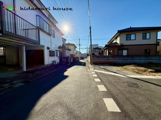 上尾市二ツ宮2期　新築戸建　ブルーミング05の前面道路含む現地写真