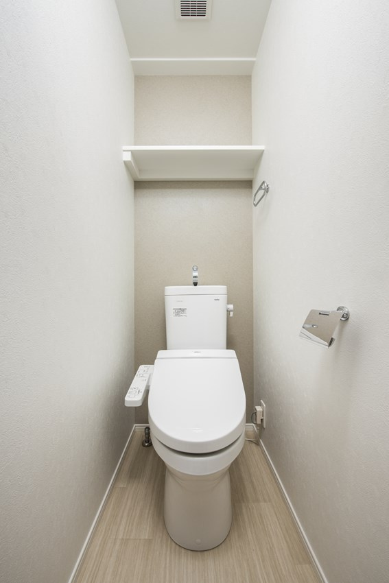 エンクレスト博多GATEのトイレ|落ち着いた色調のトイレです