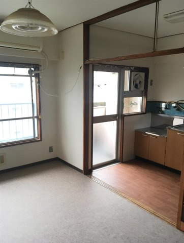 京口団地1号館の居間・リビング