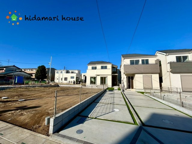 西区三橋第1期　新築戸建　ハートフルタウンFの前面道路含む現地写真