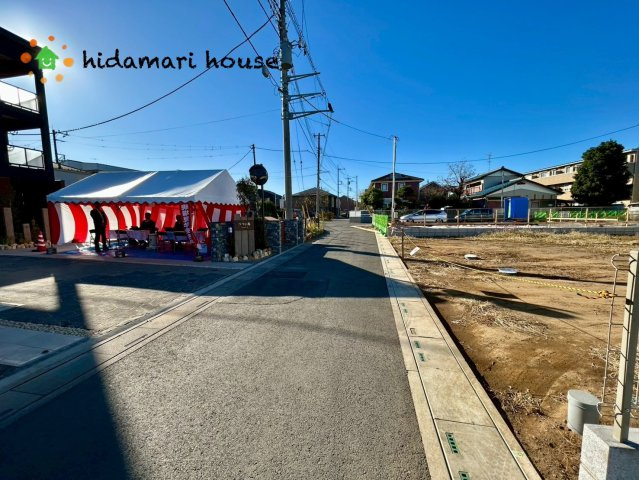 西区三橋第1期　新築戸建　ハートフルタウンFの前面道路含む現地写真