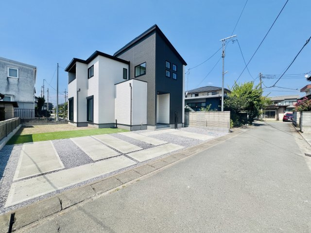 高崎市井野町の前面道路含む現地写真|駐車スペース２台以上可♪車の通りも少なく駐車も楽々♪