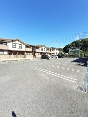 【駐車場】 | ティーズ・ウィンヒルⅡ | 駐車スペースもあります