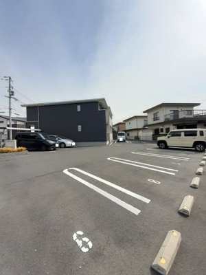 【駐車場】 | ララ・クメール | 車をお持ちの方に嬉しい駐車場付きの物件です