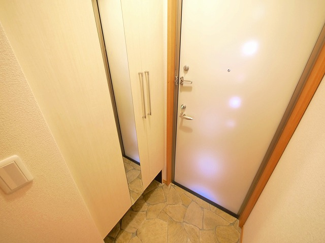 フィオーレ三条の玄関|落ち着いた玄関です