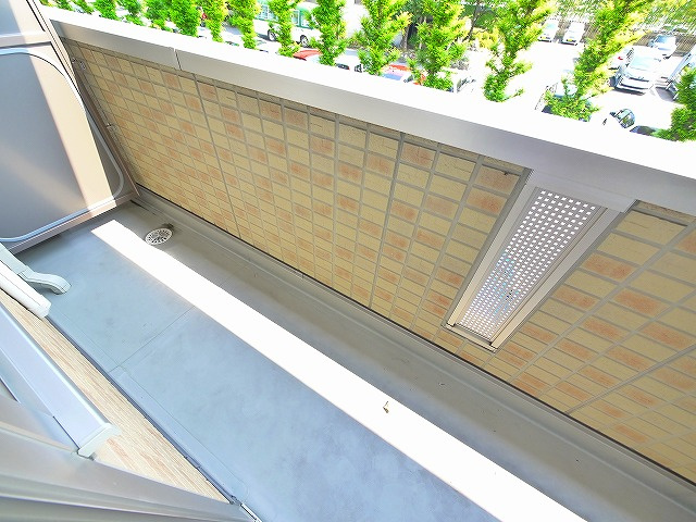 フィオーレ三条のバルコニー|開放的で明るい空間を演出してくれるバルコニーです