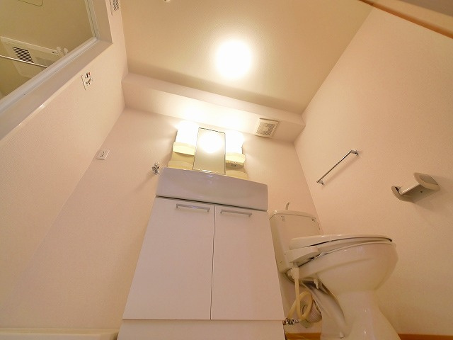 フィオーレ三条の洗面所|広い洗面スペース