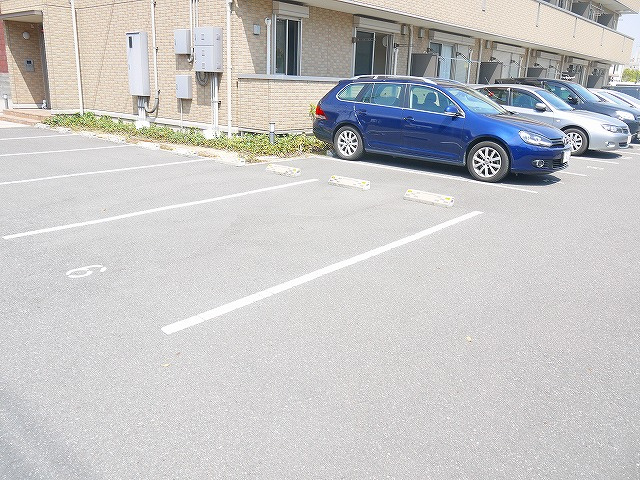 フィオーレ三条の駐車場|駐車場完備です