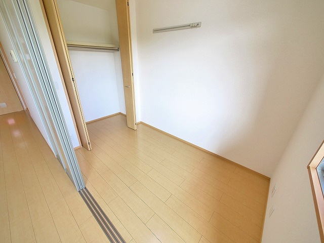 フィオーレ三条の寝室|落ち着いた色調の寝室です