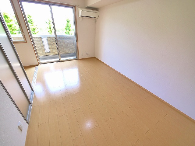 フィオーレ三条の洋室|使い勝手のいい洋室です