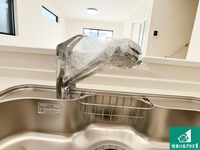 明石市西明石町　新築一戸建ての設備|浄水器を内蔵！炊飯時、お茶を作る時に安心してお水を使えます！お湯と冷水、浄水と原水、シャワーの切替えもワンタッチです！