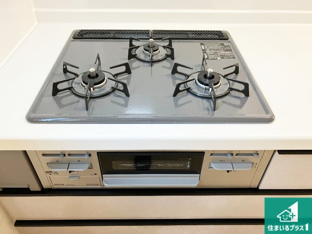 明石市西明石町　新築一戸建ての設備|ダブル高火力Ｓｉセンサー付きコンロ！３口あるので、まとめて料理をする時も大活躍！