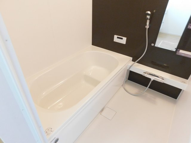 名古屋市中村区猪之越町２丁目の新築一戸建の浴室|◇浴室◇　　広い１坪サイズ・浴室暖房乾燥機・保温浴槽・追い焚き機能・ベンチ浴槽・エコシャワー・オートバス・バリアフリーバス・浴室窓あり