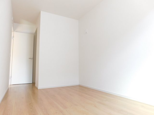 名古屋市中村区猪之越町２丁目の新築一戸建の洋室|◇洋室◇　　明るい洋室５．７帖　ウォークインクローゼット完備！　