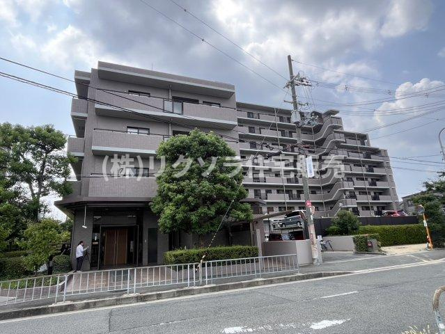 ステイツ枚方・長尾ヒルズの外観|新しい生活にいかがでしょうか？外観はお住まいの顔になります。こだわりたいポイントですね。水回りリフォームやリノベーションも承ってます。
■現地見学・資金計画相談・住宅ローン相談もお問合せ受付中■