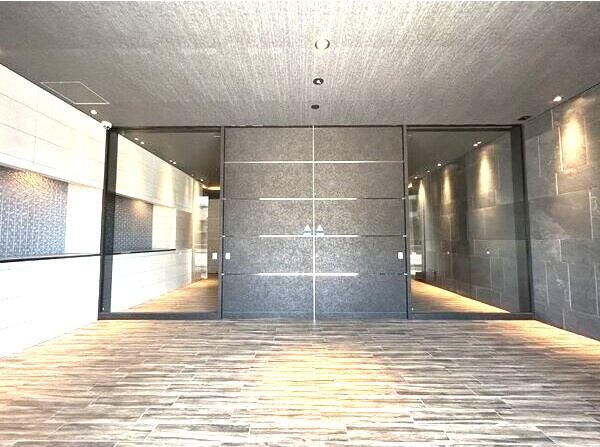 Ｓ－ＲＥＳＩＤＥＮＣＥ桜本町ａｗｅｓｏｍｅのエントランス