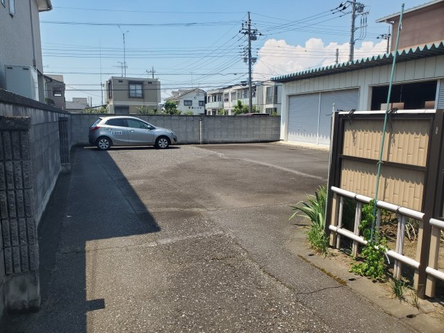 東城南1丁目駐車場の駐車場|平面3台、ガレージ3台