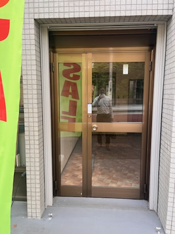 金子ビルのエントランス