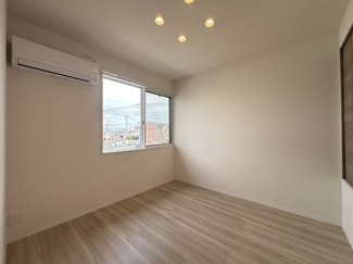 【洋室】 | Sunny Side