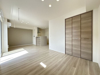 【洋室】 | Sunny Side