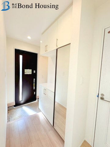 「西明石駅まで平坦」「SICあり」西明石町 全2棟B号棟の玄関