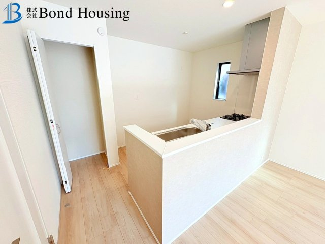 「西明石駅まで平坦」「SICあり」西明石町 全2棟B号棟の玄関